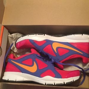 Women’s Nike memory foam Athletic shoes size 10M